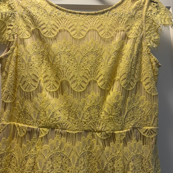 Yellow lace dress size M never worn - Picture 2 of 3
